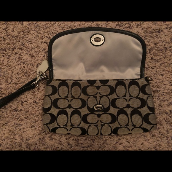 Coach wristlet - Picture 3 of 4